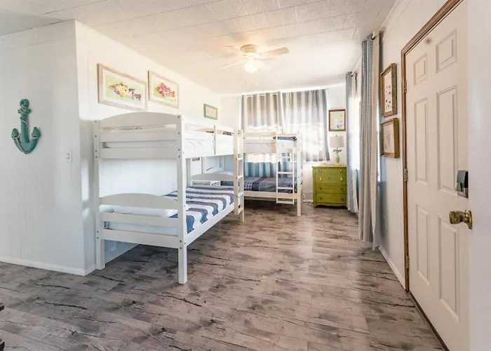 Rustic In Secluded Morgan - Free Daily Activities! Holiday home Gulf Shores